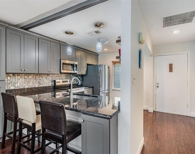 637 Drake Lane N - Photo Thumbnail 2