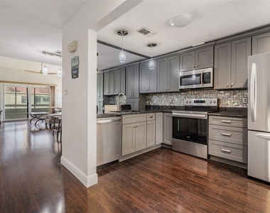 637 Drake Lane N - Photo Thumbnail 6