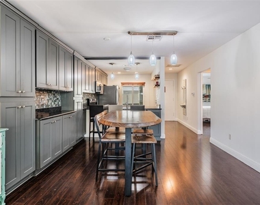 637 Drake Lane N - Photo Thumbnail 4