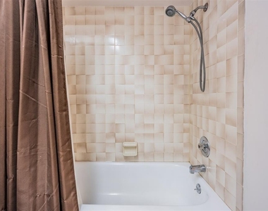 637 Drake Lane N - Photo Thumbnail 22