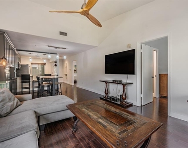 637 Drake Lane N - Photo Thumbnail 13