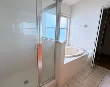 1120 Vinetree Drive - Photo Thumbnail 10