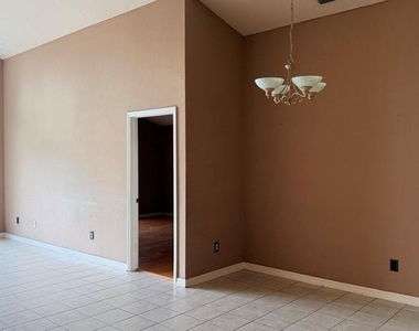 1120 Vinetree Drive - Photo Thumbnail 3