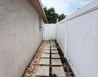 1120 Vinetree Drive - Photo Thumbnail 14