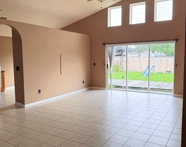 1120 Vinetree Drive - Photo Thumbnail 4