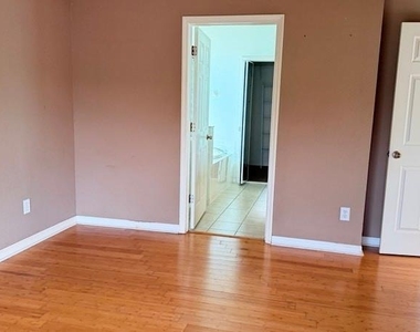 1120 Vinetree Drive - Photo Thumbnail 8