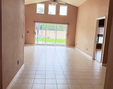 1120 Vinetree Drive - Photo Thumbnail 2