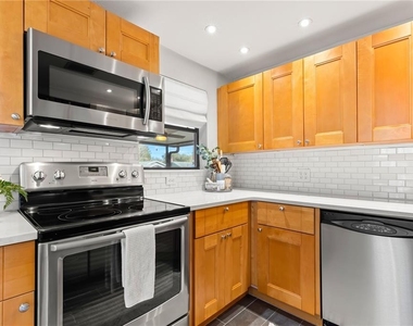 837 42nd Avenue N - Photo Thumbnail 10