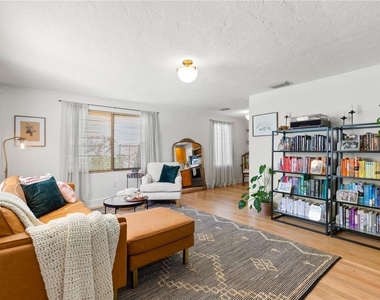 837 42nd Avenue N - Photo Thumbnail 2