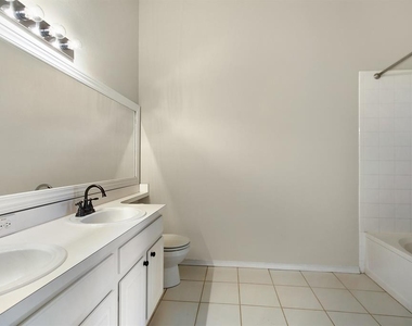 2403 Lake Woodberry Circle - Photo Thumbnail 9