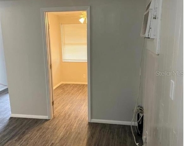 8123 N Alaska Street - Photo Thumbnail 5