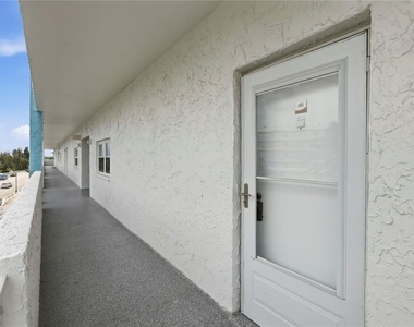285 107th Avenue - Photo Thumbnail 4
