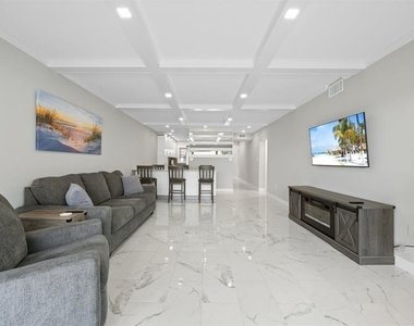 6061 2nd Street E - Photo Thumbnail 12