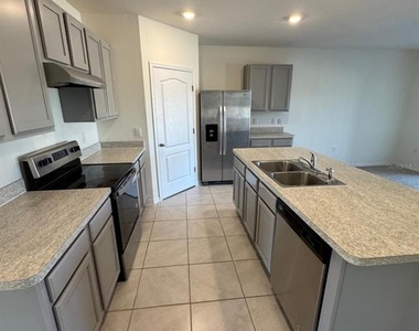 528 Boardwalk Avenue - Photo Thumbnail 12