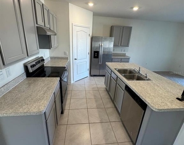528 Boardwalk Avenue - Photo Thumbnail 5