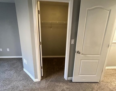2121 Broadway View Avenue - Photo Thumbnail 11
