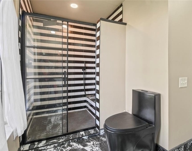 2906 Windridge Drive - Photo Thumbnail 13