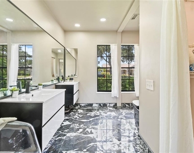 2906 Windridge Drive - Photo Thumbnail 11