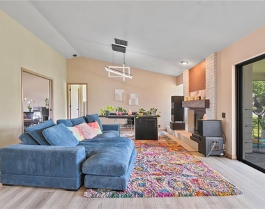 2906 Windridge Drive - Photo Thumbnail 18