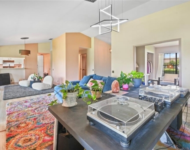 2906 Windridge Drive - Photo Thumbnail 20