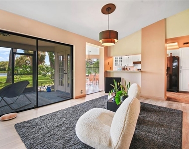 2906 Windridge Drive - Photo Thumbnail 5