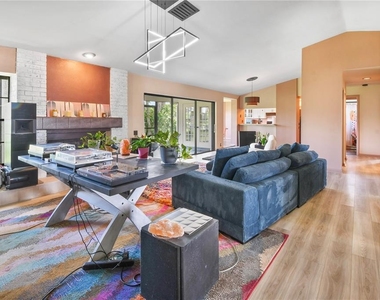 2906 Windridge Drive - Photo Thumbnail 19