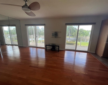 8801 Bay Pointe Drive - Photo Thumbnail 6