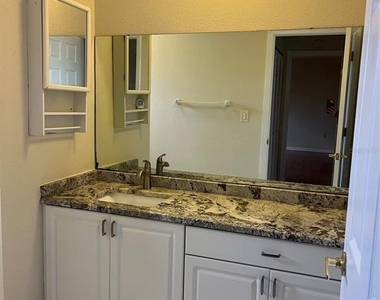 8801 Bay Pointe Drive - Photo Thumbnail 12