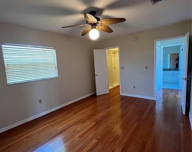 8801 Bay Pointe Drive - Photo Thumbnail 10