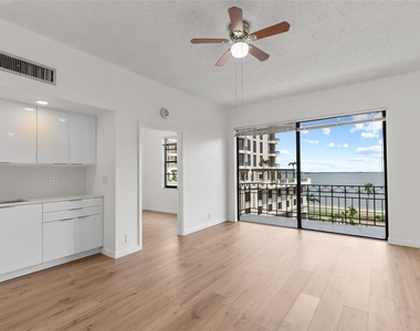 2109 Bayshore Boulevard - Photo Thumbnail 4
