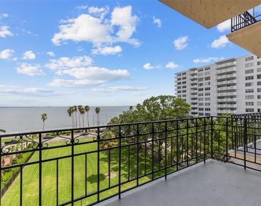 2109 Bayshore Boulevard - Photo Thumbnail 1