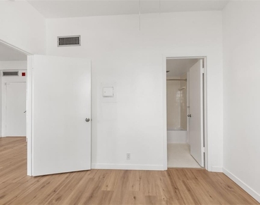 2109 Bayshore Boulevard - Photo Thumbnail 9
