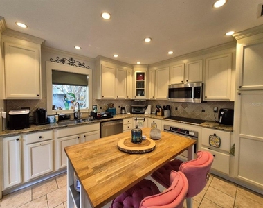 2910 W Sitios Street - Photo Thumbnail 19