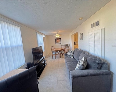 2001 World Parkway Boulevard - Photo Thumbnail 9