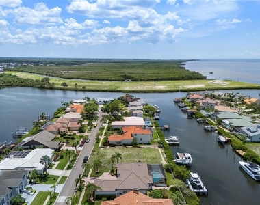 949 Allegro Lane - Photo Thumbnail 7