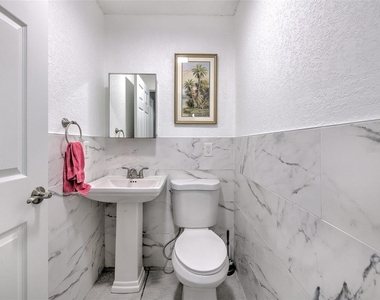 4313 Tahitian Gardens Circle - Photo Thumbnail 15