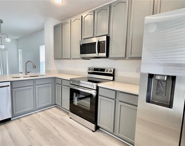 10946 Savannah Wood Drive - Photo Thumbnail 6