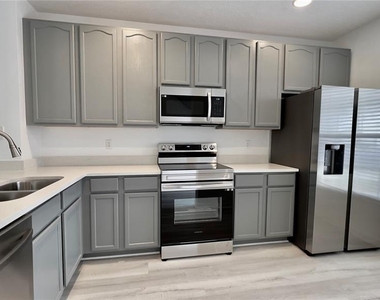 10946 Savannah Wood Drive - Photo Thumbnail 7