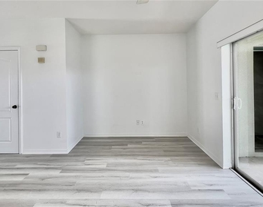 10946 Savannah Wood Drive - Photo Thumbnail 18
