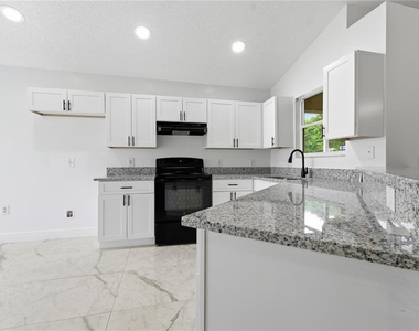 577 Terranova Circle - Photo Thumbnail 9