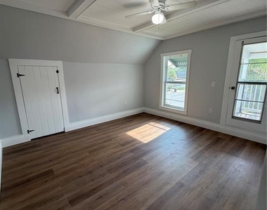 118 N Beaumont Avenue - Photo Thumbnail 21