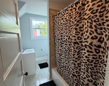 118 N Beaumont Avenue - Photo Thumbnail 28