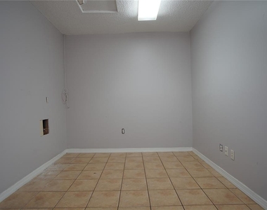 4645 Saddle Creek Place - Photo Thumbnail 37