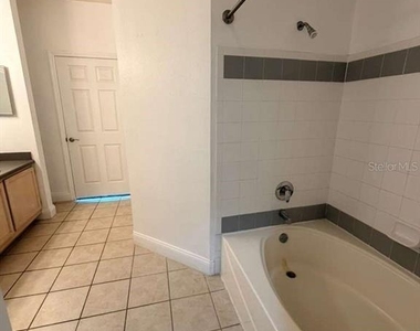 6413 Astor Village Avenue - Photo Thumbnail 12