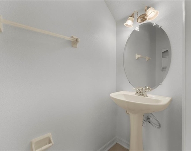 10325 Manderley Way - Photo Thumbnail 36