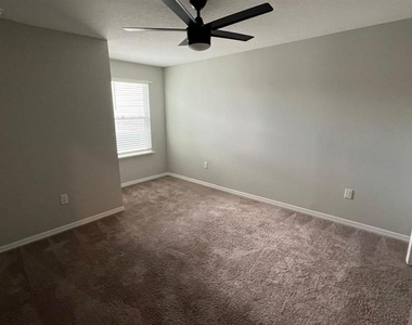 4805 Coral Castle Drive - Photo Thumbnail 18