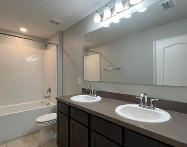 4805 Coral Castle Drive - Photo Thumbnail 16