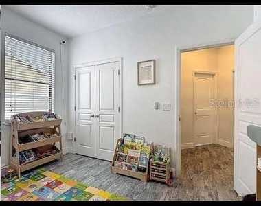 911 La Terraza Lane - Photo Thumbnail 16