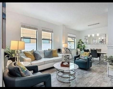 911 La Terraza Lane - Photo Thumbnail 4