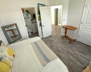 911 La Terraza Lane - Photo Thumbnail 8